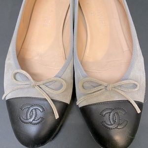 Chanel ballet flats in Grey suede